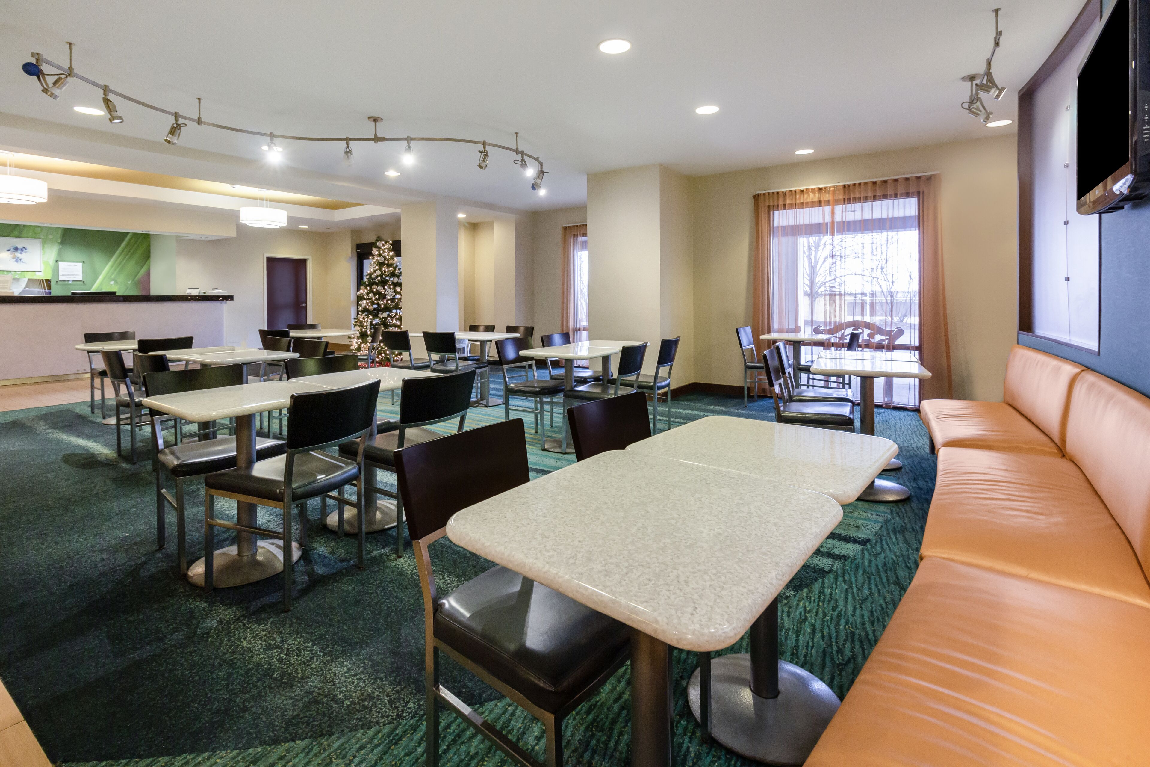 Desayuno continental incluido todos los días 