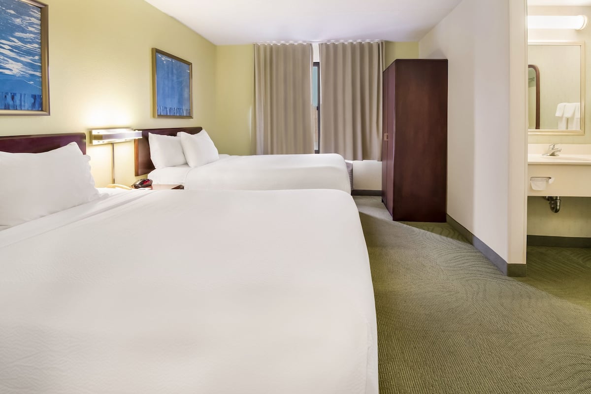 Premium bedding, pillowtop beds, in-room safe, desk