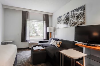 Suite, 1 King Bed with Sofa bed, Non Smoking | Desk, blackout drapes, iron/ironing board, free cribs/infant beds at Country Inn & Suites by Radisson, Savannah Southside