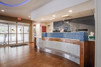 Reception area at Country Inn & Suites by Radisson, Savannah Southside