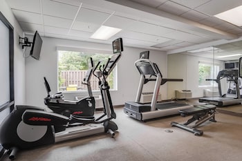 Fitness center at Country Inn & Suites by Radisson, Savannah Southside
