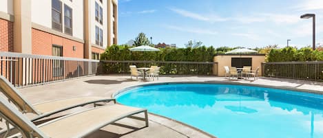 Piscina externa sazonal