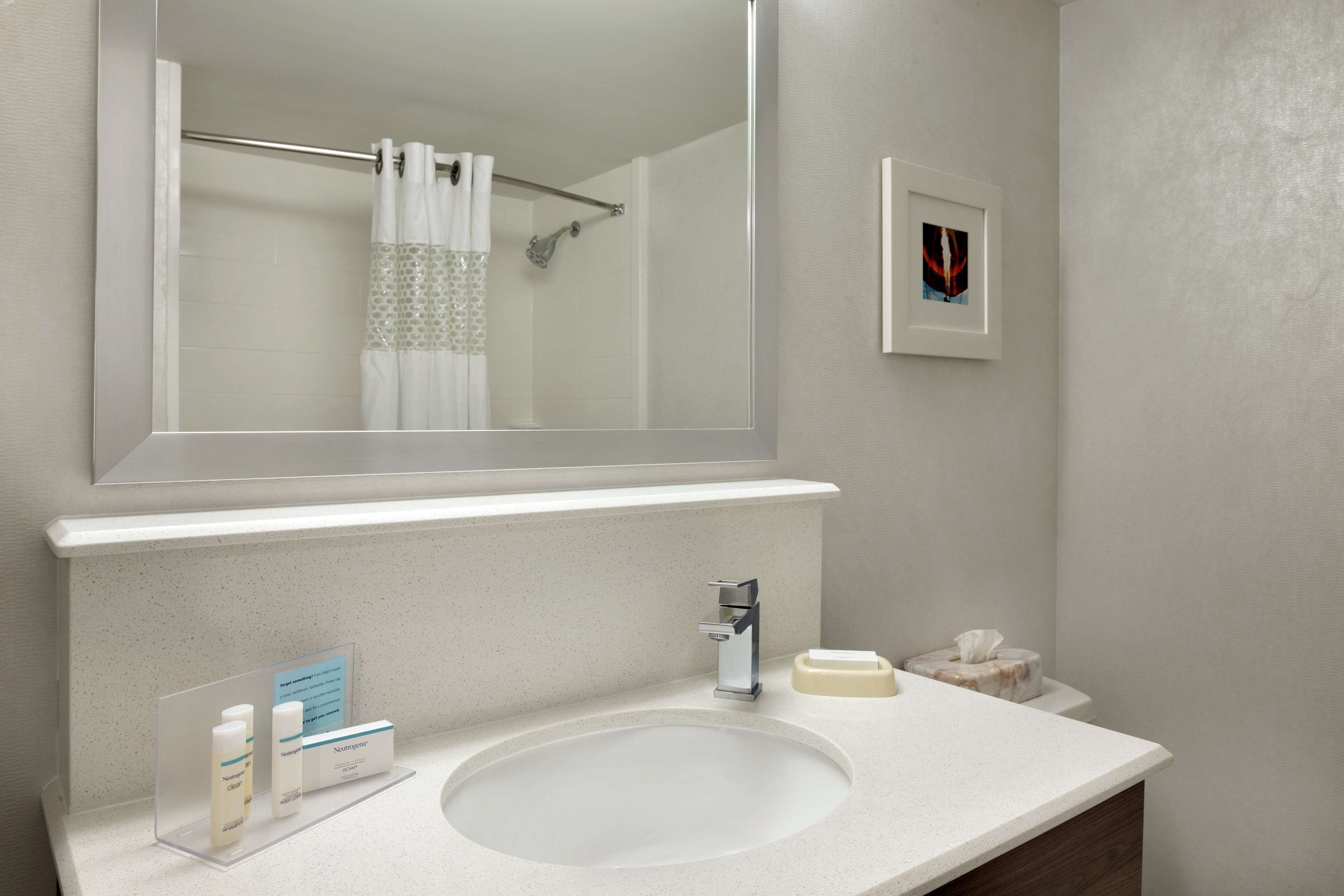 combined shower/bathtub, free toiletries, hair dryer, towels