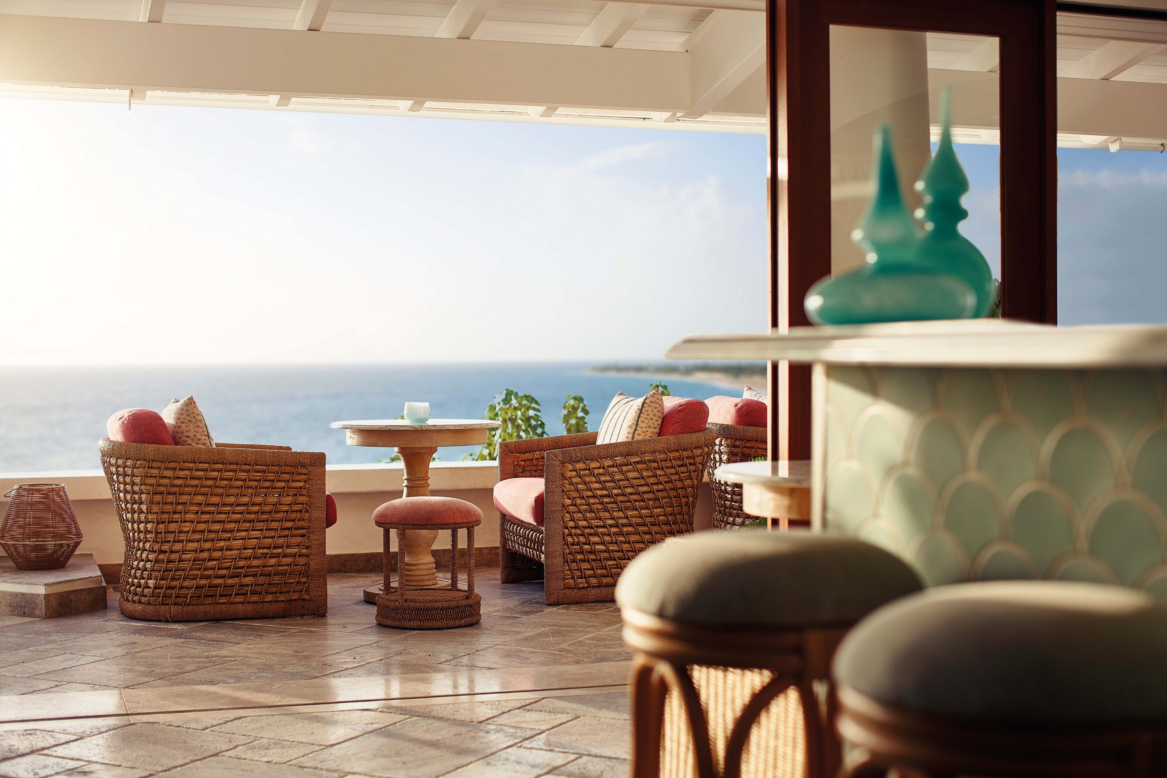 2 bars/lounges, poolside bar, beach bar
