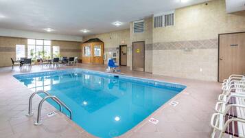 Una piscina cubierta