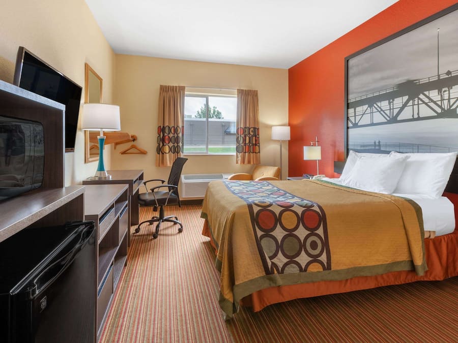 Room, 1 Queen Bed | Premium bedding, desk, cribs/infant beds, rollaway beds