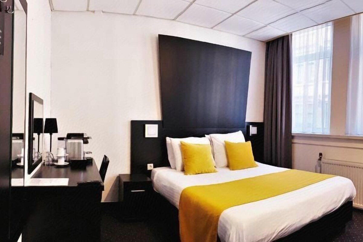 In-room safe, desk, laptop workspace, blackout drapes