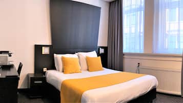 Standard Double Room | In-room safe, desk, laptop workspace, blackout drapes