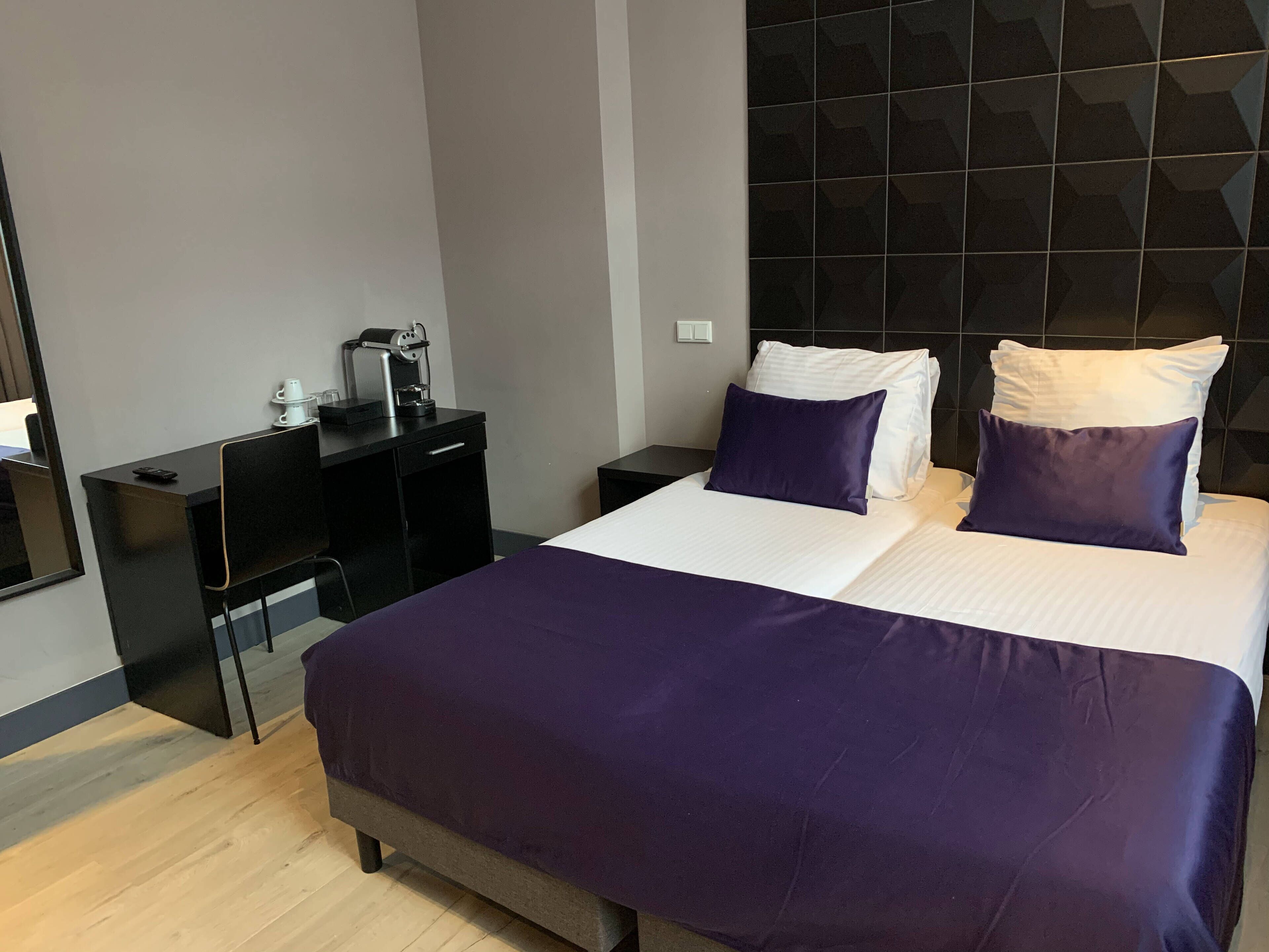 twin room | 1 bedroom, in-room safe, desk, laptop workspace