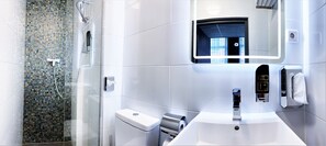 Family Room | Bathroom | Shower, hair dryer, towels, soap