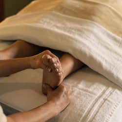 Couples treatment room(s), sauna, aromatherapy, hot stone massages