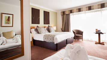 Family Room | Desk, iron/ironing board, free WiFi, bed sheets