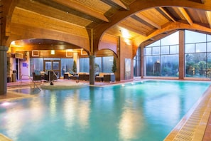 Indoor pool, sun loungers