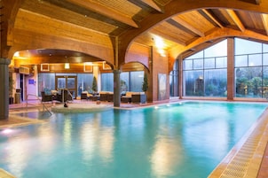 Indoor pool, pool loungers
