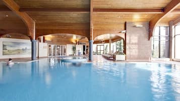 Indoor pool, pool loungers