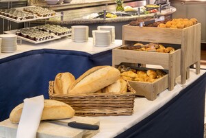 Daily full breakfast for a fee