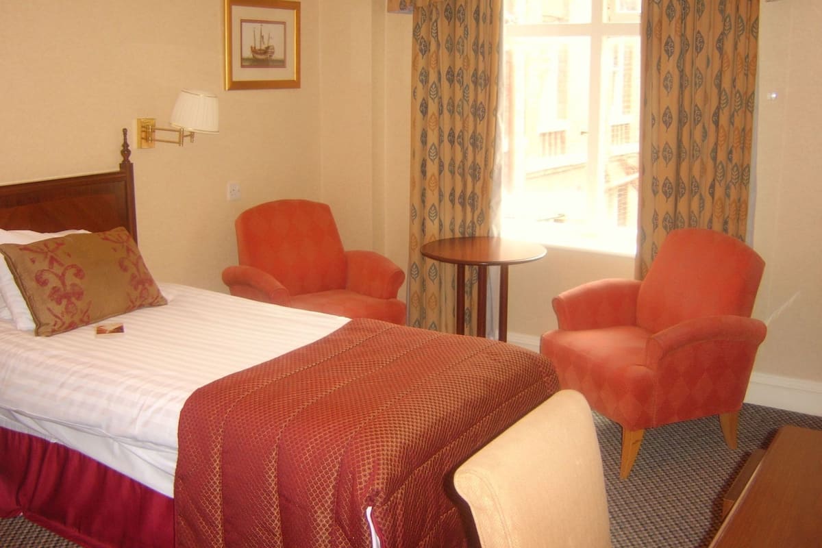 1 bedroom, individually decorated, individually furnished, desk