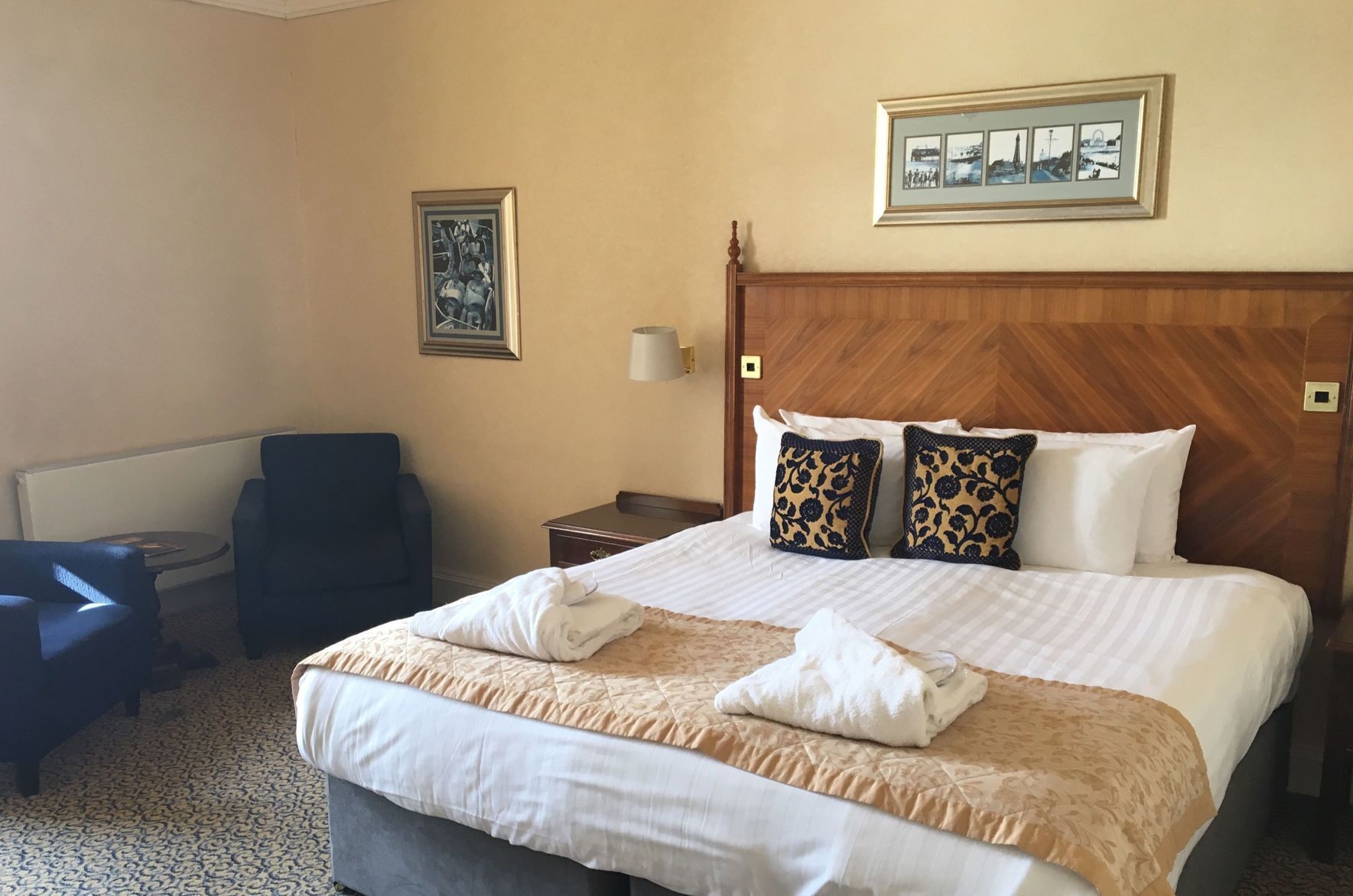 1 Schlafzimmer, individuell dekoriert, individuell eingerichtet