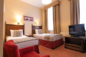 Standard Twin Room | Individually decorated, individually furnished, desk, laptop workspace