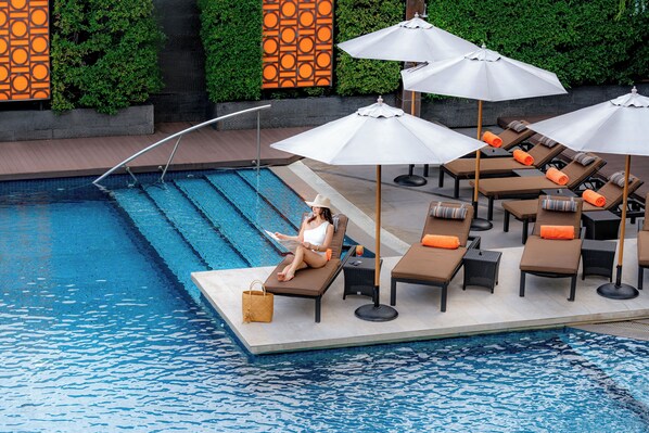 Outdoor pool, open 7:00 AM to 9:00 PM, pool umbrellas