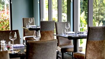 Daily to-go breakfast (GBP 16.00 per person)