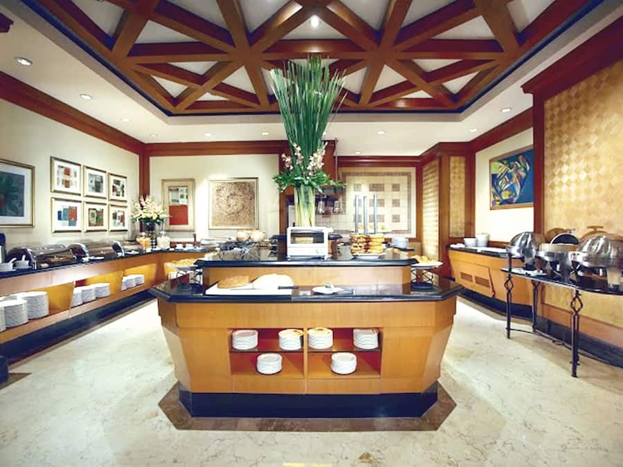 2 restaurants; breakfast, lunch, and dinner served