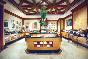 2 restoran, melayani sarapan