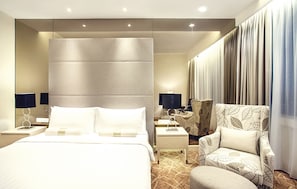 Executive Room (with Club Benefit) | Premium bedding, pillow-top beds, minibar, in-room safe