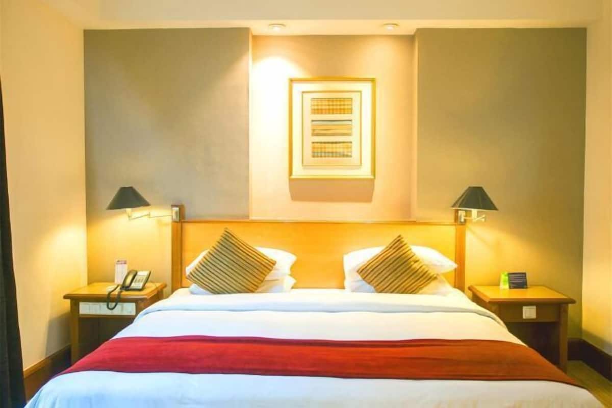 1 bedroom, premium bedding, pillowtop beds, minibar