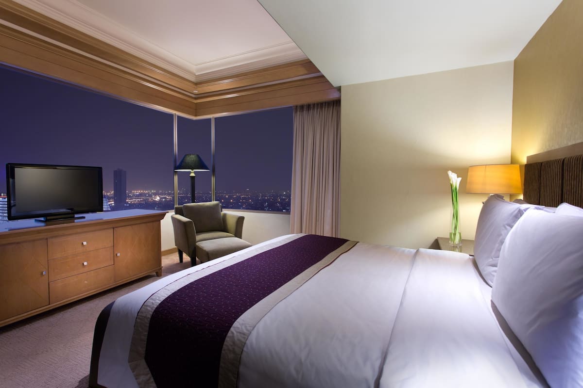 Executive Suite, with access to Executive Lounge | View from room
