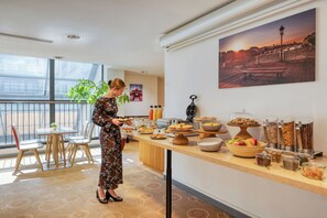 Petit déjeuner continental servi tous les jours en supplément