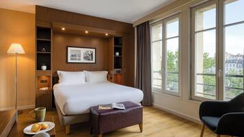 Studio (Seine View) | In-room safe, desk, blackout curtains, soundproofing