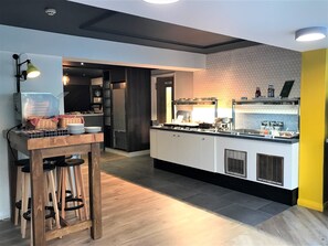 Daily full breakfast (GBP 14.95 per person)