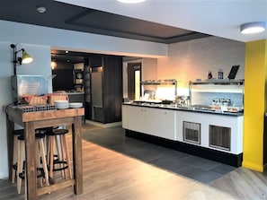 Daily full breakfast (GBP 14.95 per person)
