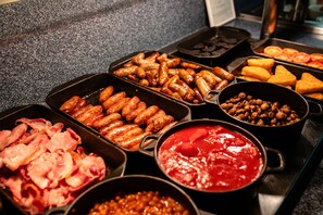 Komplett frukost varje dag (GBP 15.95 per person)
