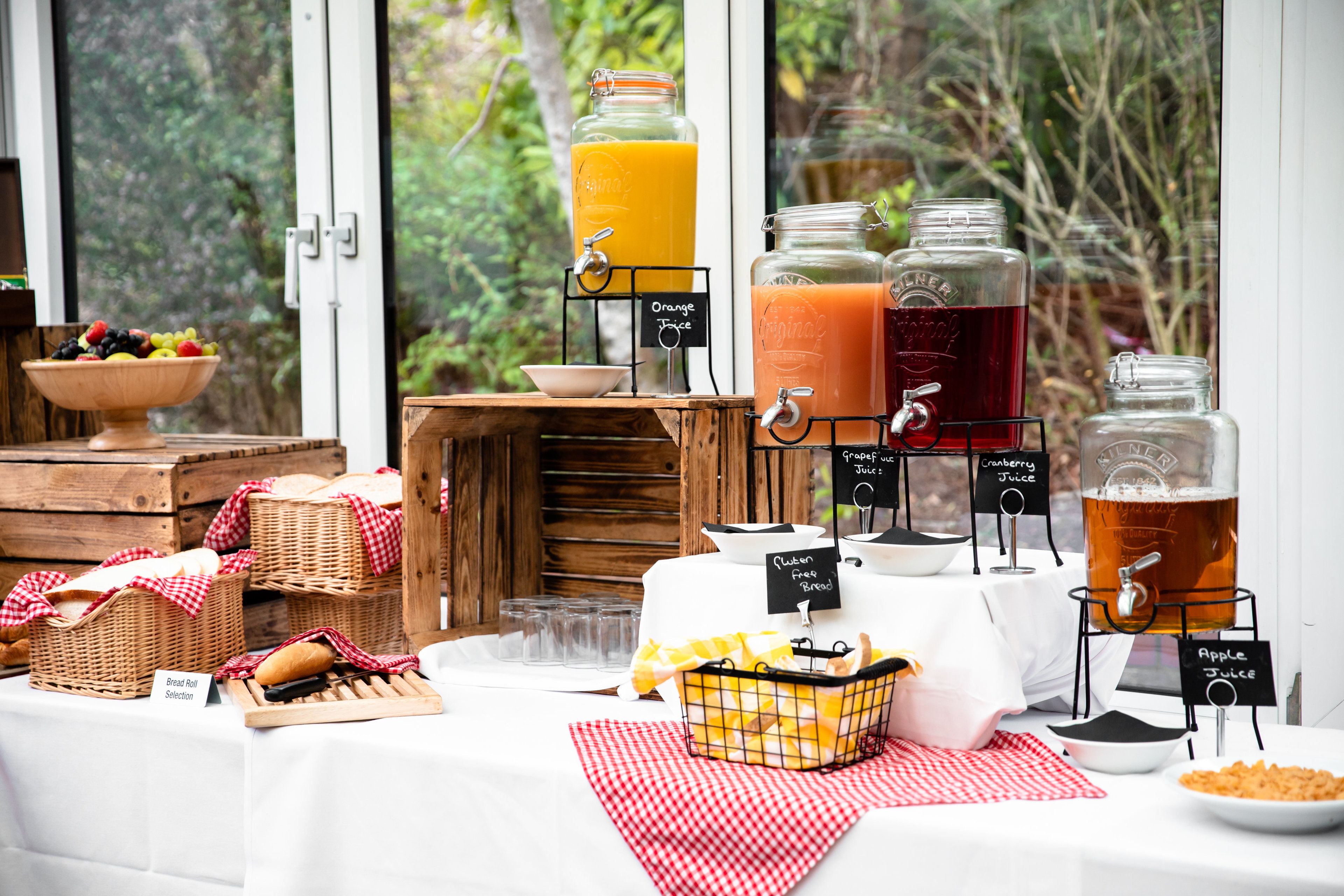 daily full breakfast (gbp 14.95 per person)