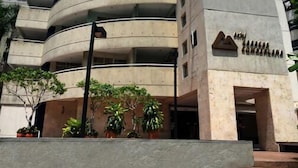 A tall, modern building with multiple balconies and a clear sky. - Caracas Cumberland  (Caracas)