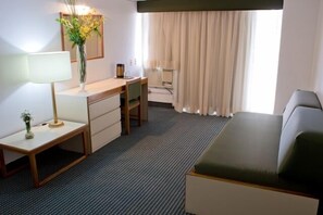 Living area | 30-inch flat-screen TV with cable channels