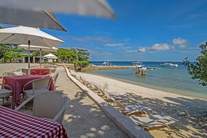 Private beach, sun loungers, beach umbrellas, beach towels
