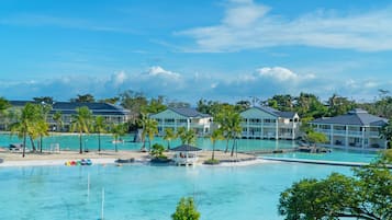 4 outdoor pools, pool umbrellas, pool loungers