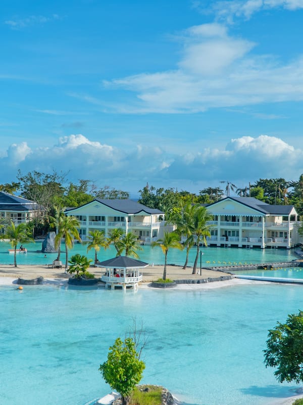 4 outdoor pools, pool umbrellas, sun loungers