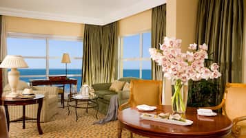 Executive Suite | Living area | TV