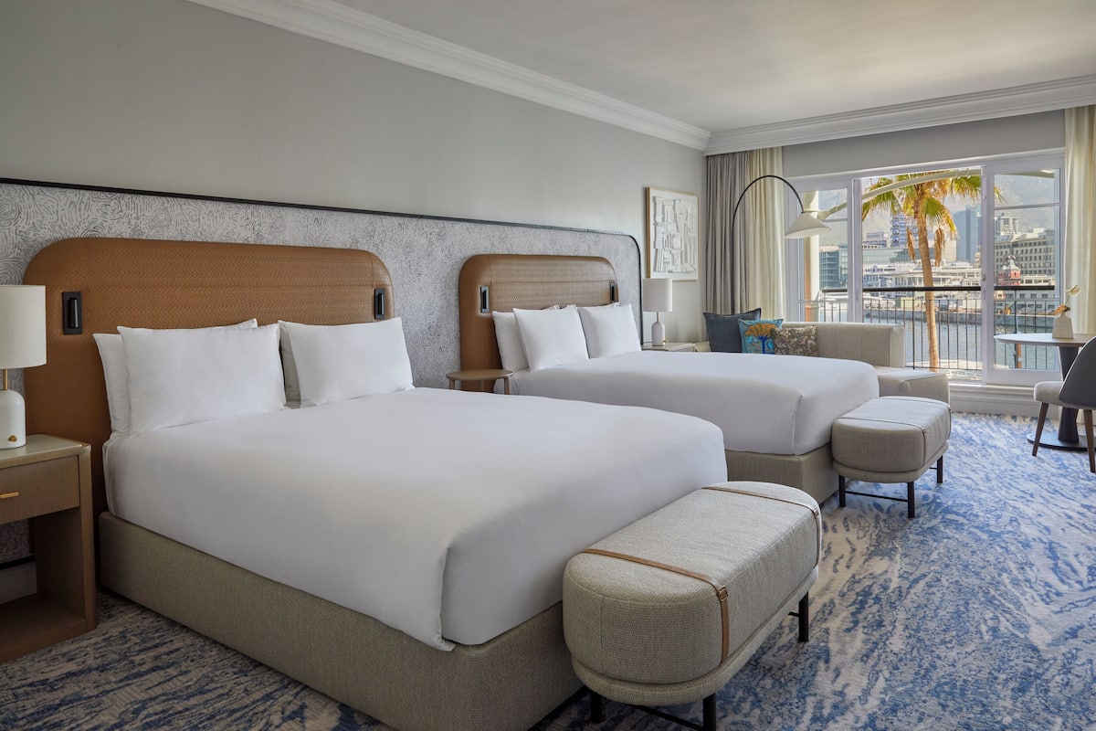 Minibar, in-room safe, desk, laptop workspace