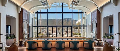 3 restaurants, breakfast served