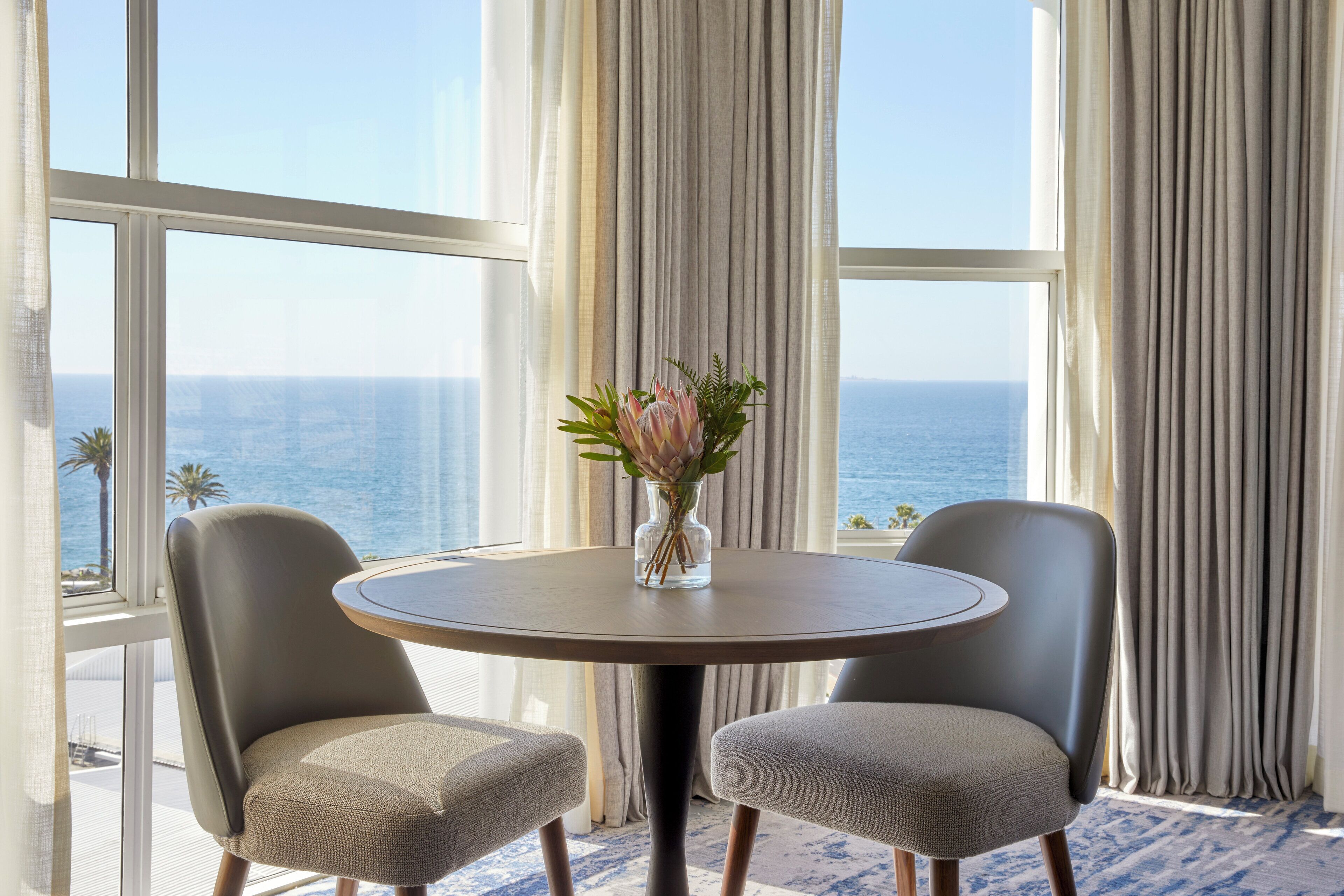 Minibar, caja fuerte, escritorio y espacio para trabajar con un portátil