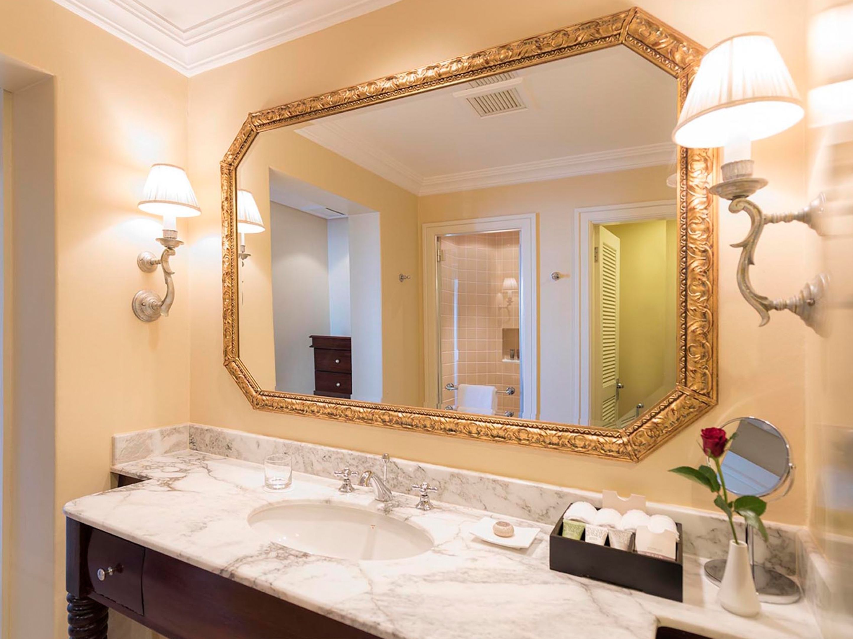 separate bathtub and shower, deep-soaking bathtub, rainfall showerhead