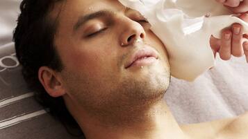 Couples treatment rooms, body treatments, aromatherapy