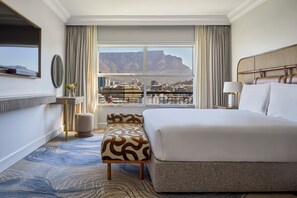 套房, 1 間臥室, 露台, 山景 (Table Mountain View) | 迷你吧、房內夾萬、書桌、手提電腦工作空間