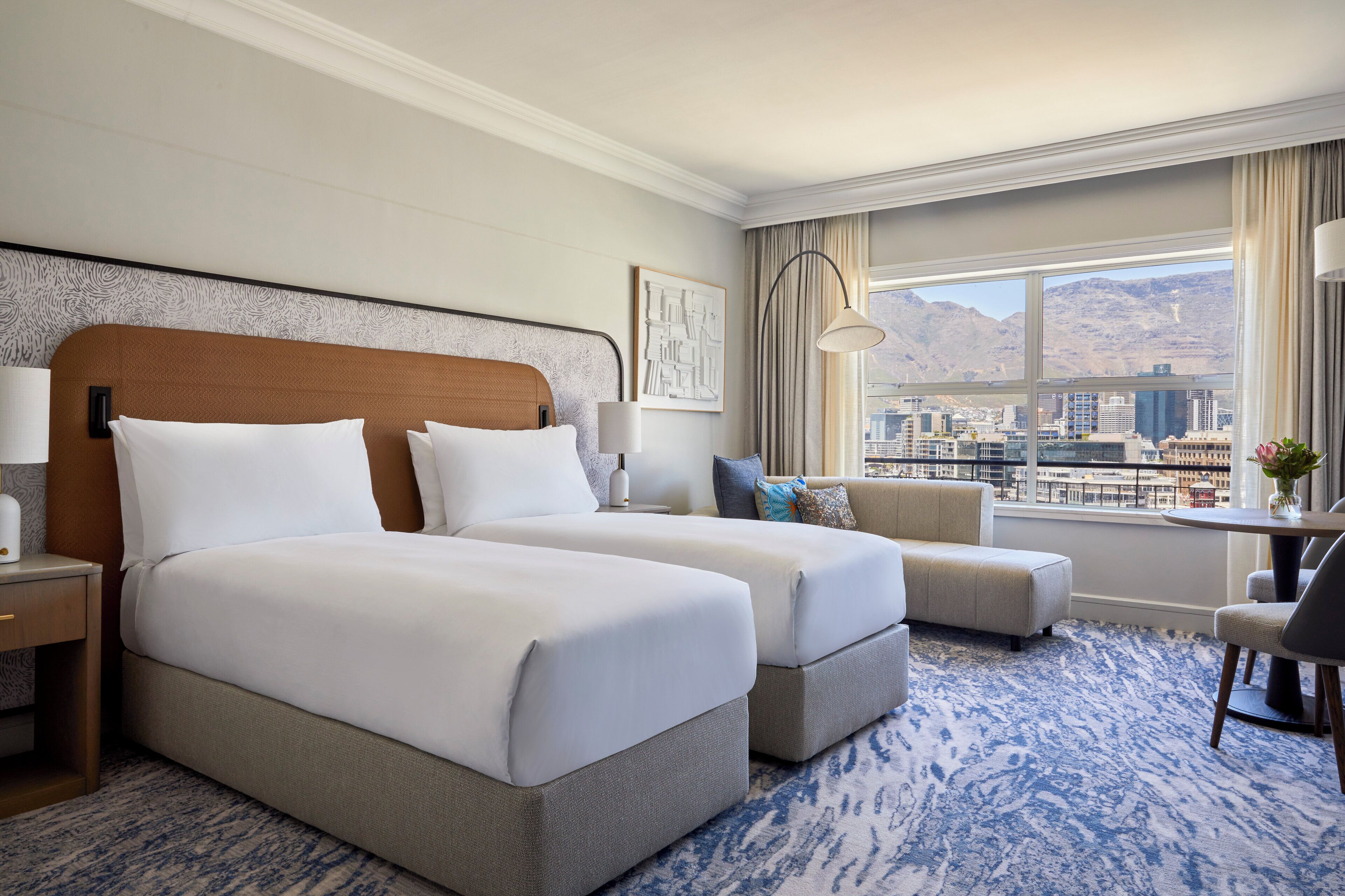 Minibar, caja fuerte, escritorio y espacio para trabajar con un portátil