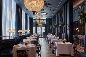 3 間餐廳，供應早餐